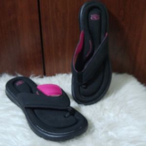 athletic works women's memory foam thong sandal